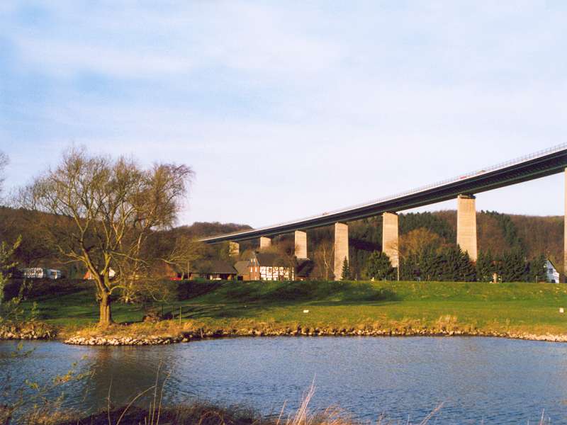 Die Ruhrtalbrücke in Mülheim an der Ruhr; Foto: 01.04.2003, Mülheim