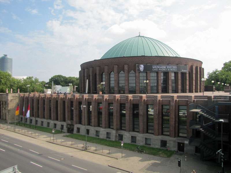 Die Tonhalle Düsseldorf ist ein weithin bekannter Veranstaltungsort; Foto: 01.08.2010, Düsseldorf-Pempelfort