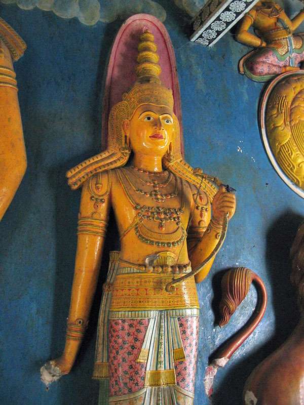 Statue von Vishnu mit seinem Bogen; Foto: 08.11.2006, Bentota