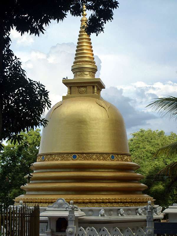 Goldene Stupa in Dambulla; Foto: 09.11.2006, Dambulla