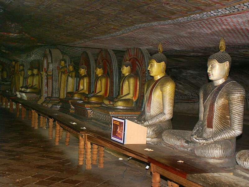 Blick in die größte Tempelhöhle; Foto: 09.11.2006, Dambulla