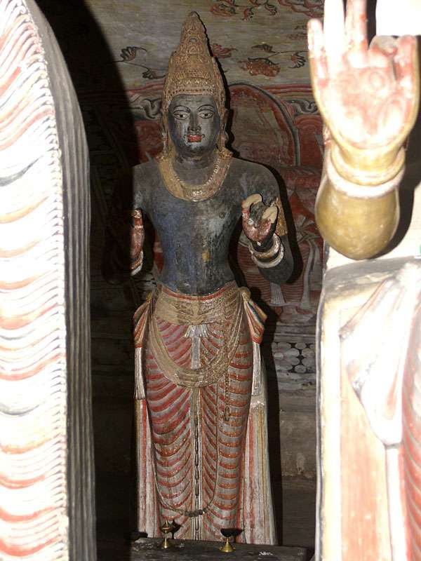 Statue des Hindu-Gottes Vishnu in einem Höhlentempel; Foto: 09.11.2006, Dambulla
