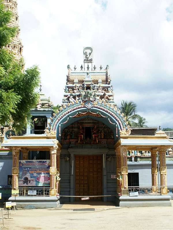 Eingang eines Hindutempels; Foto: 10.11.2006, Matale