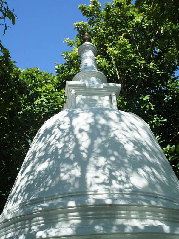 Stupa der Panchakapaduwa-Tempelanlage; Foto: 16.11.2006, Bentota