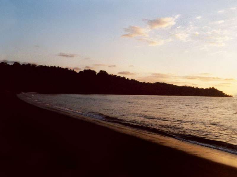 Blick in Richtung Corcovado-Nationalpark kurz nach Sonnenuntergang; Foto: 08.02.2004, Nähe Playa Rincon de San Josecito