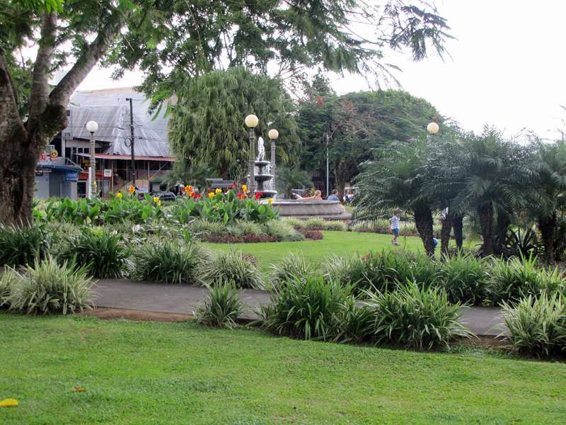 Der Parque de La Fortuna ist eine grüne Oase im Ortszentrum; Foto: 28.04.2012, La Fortuna