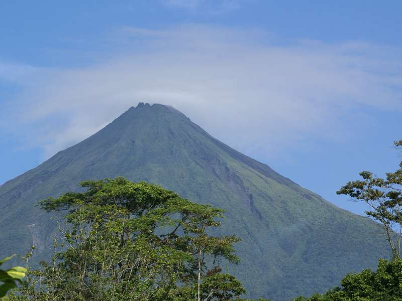 Die östliche, grüne Flanke des Arenal-Vulkans; Foto: 29.04.2012, La Fortuna
