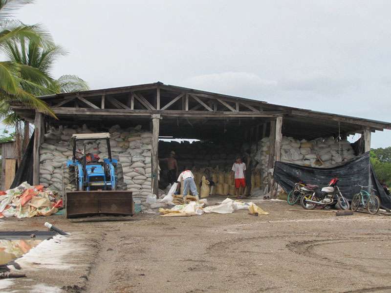 Lagergebäude in den Salinen des La Ensenada Sanctuary; Foto: 05.05.2012, Nähe Manzanillo