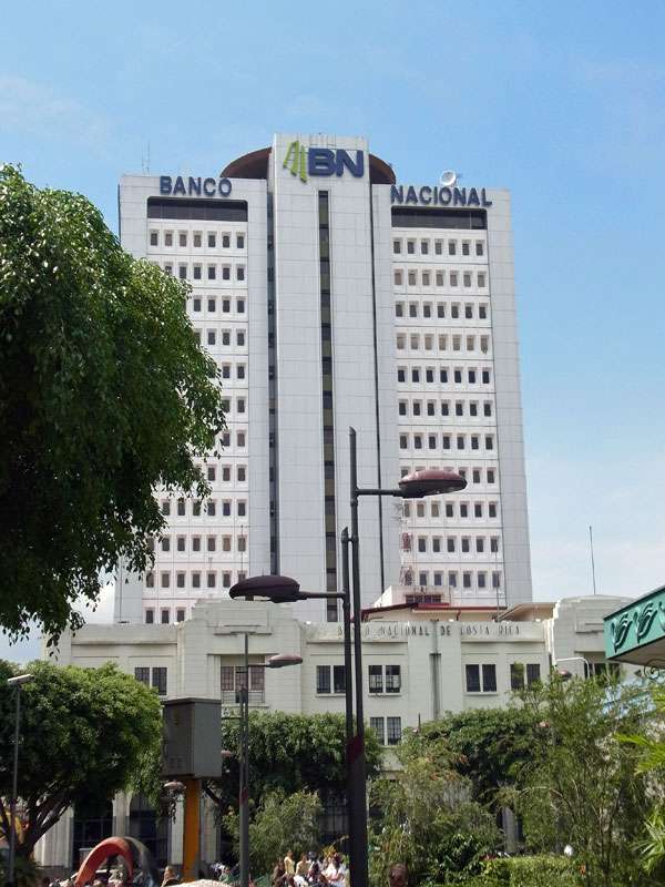 Das Hochhaus der Nationalbank (Banco Nacional); Foto: 09.05.2012, San José